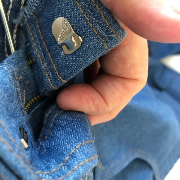 Wrangler Light Wash Jeans w/ spot on knee w/ hook closure Men's 44 x 30 - Picture 9 of 12